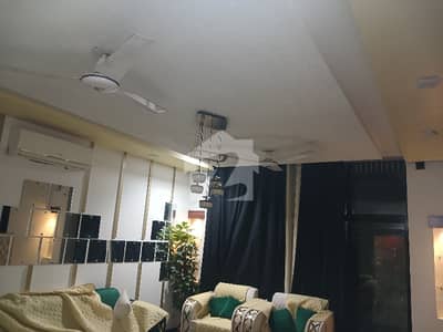 جی ۔ 6 اسلام آباد میں 5 کمروں کا 11 مرلہ مکان 13.5 کروڑ میں برائے فروخت۔