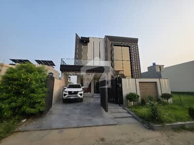 سٹی ہاؤسنگ سوسائٹی سیالکوٹ میں 5 کمروں کا 10 مرلہ مکان 3.8 کروڑ میں برائے فروخت۔