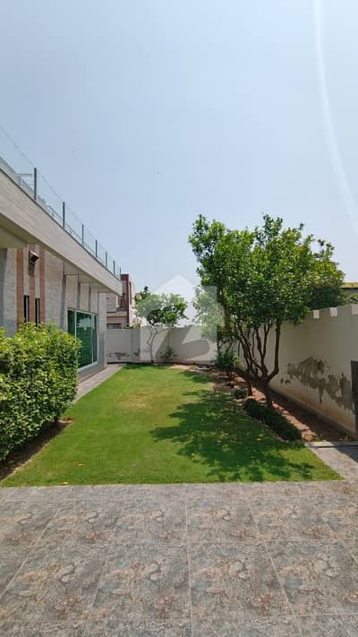 23 marlas Used House for Sale at Prime Location in Phase-8 DHA.