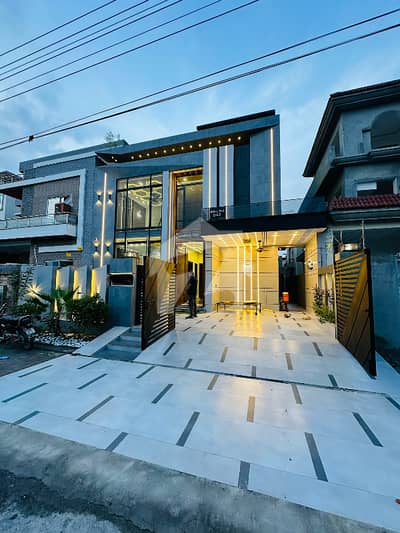 10 Marla Ultra Modern Designer's House For Sale In Central Park Lahore