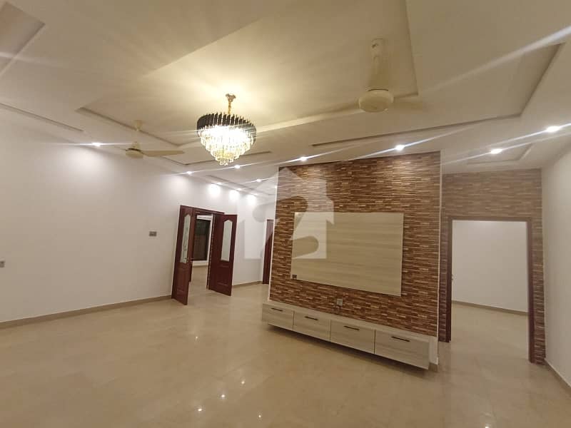 10MARLA UPPER PORTION FOR RENT 10MARLA UPPER PORTION FOR RENT