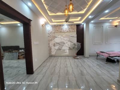 آئی ۔ 11 اسلام آباد میں 5 کمروں کا 6 مرلہ مکان 4.25 کروڑ میں برائے فروخت۔