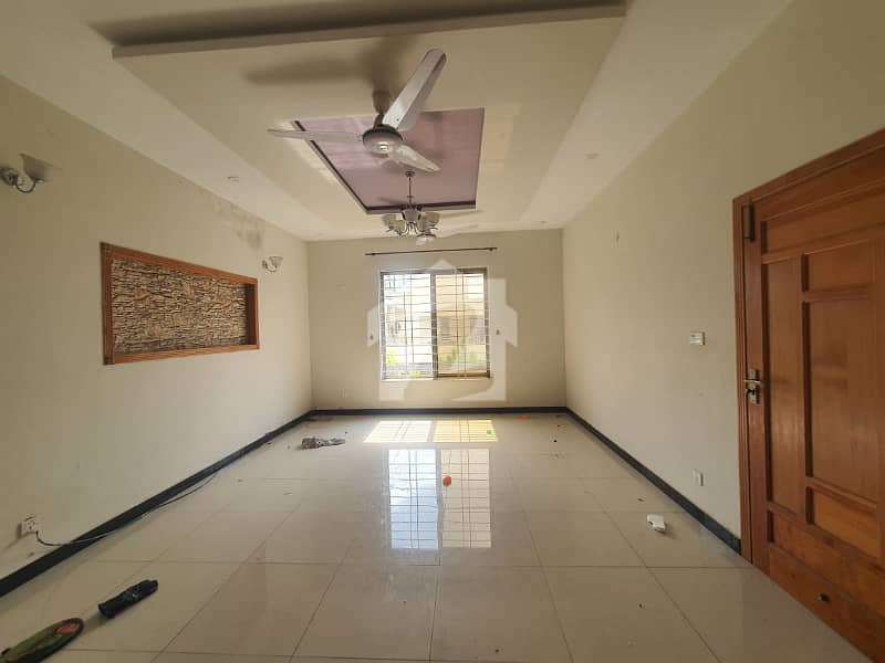12 Marla Upper Portion Available For Rent 12 Marla Upper Portion Available For Rent