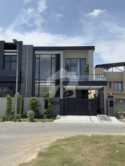 10 Marla Ultra-Modern House For Sale In DHA Phase 7 Lahore 10 Marla Ultra-Modern House For Sale In DHA Phase 7 Lahore