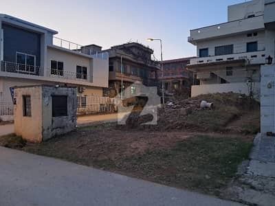 Residential Plot 60x100 St#52 Proper Corner Sun Face Solid Land 100% Level 50 Feet Wide Road Direct Access To Main Road Prime Location Available For Sale In G-14/4