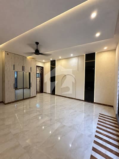 5 MARLA COMMERCIAL BUILDING FACING PARK FOR SALE VALENCIA HOUSING SOCIETY LAHORE