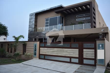 ONE KANAL BEAUTIFULL HOUSE WITH SOLAR SYSTEM AVALIABLE FOR RENT IN DHA PHASE 5
