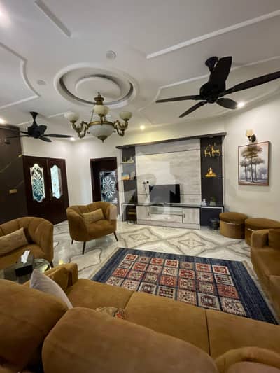 ONE KANAL BEAUTIFULL HOUSE AVAILABLE FOR RENT IN DHA PHASE 3