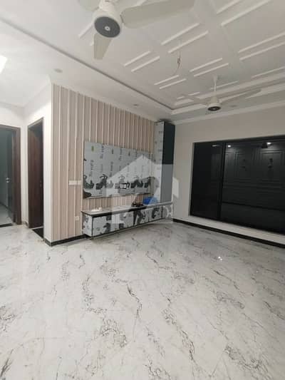 Main Double Road 10 Marla House For Sale In Faisal Town - F-18