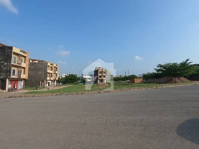 On Excellent Location 600 Square Feet Commercial Plot In Bahria Town Phase 8 - Eden Lake View Block Is Available On Excellent Location 600 Square Feet Commercial Plot In Bahria Town Phase 8 - Eden Lake View Block Is Available