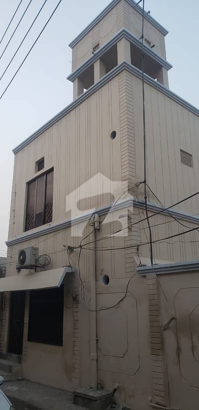 Prime Location House Of 10 Marla Is Available In Contemporary Neighborhood Of Mujtaba Canal View