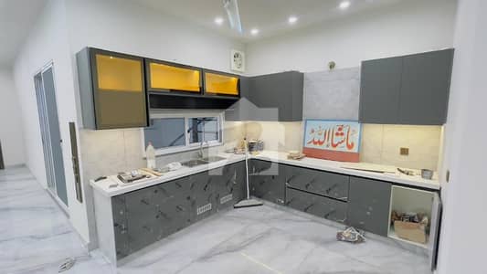 ڈیوائن انکلیو کینال روڈ,فیصل آباد میں 5 کمروں کا 7 مرلہ مکان 4.25 کروڑ میں برائے فروخت۔