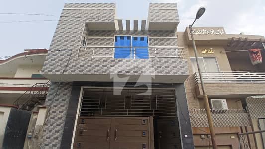 خیابانِ گارڈنز فیصل آباد میں 5 کمروں کا 6 مرلہ مکان 2.75 کروڑ میں برائے فروخت۔