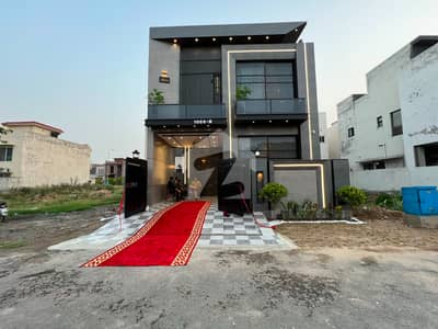 ڈی ایچ اے 9 ٹاؤن ڈیفنس (ڈی ایچ اے),لاہور میں 3 کمروں کا 5 مرلہ مکان 3.45 کروڑ میں برائے فروخت۔ ڈی ایچ اے 9 ٹاؤن ڈیفنس (ڈی ایچ اے),لاہور میں 3 کمروں کا 5 مرلہ مکان 3.45 کروڑ میں برائے فروخت۔