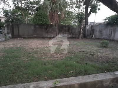 PLOT FOR SALE IN MODEL TOWN