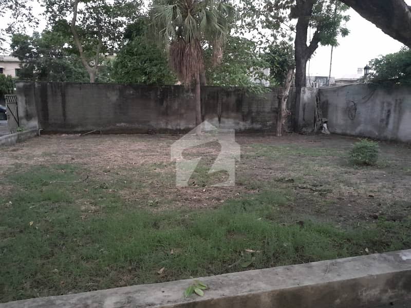 PLOT FOR SALE IN MODEL TOWN PLOT FOR SALE IN MODEL TOWN