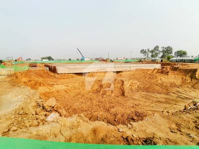 پائن ایونیو لاہور میں 8 مرلہ کمرشل پلاٹ 5.5 کروڑ میں برائے فروخت۔