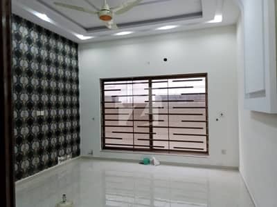 بحریہ ٹاؤن فیز 7 بحریہ ٹاؤن راولپنڈی,راولپنڈی میں 6 کمروں کا 1 کنال مکان 2.65 لاکھ میں کرایہ پر دستیاب ہے۔