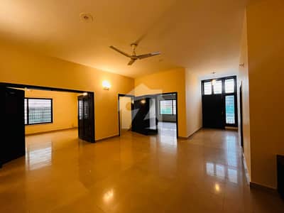 Well Maintained 3 Beds Luxury Upper Portion Available For Rent In F7