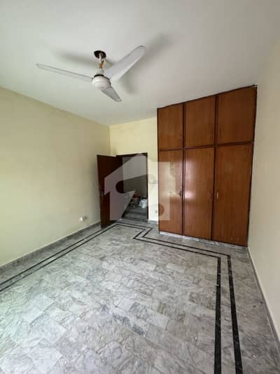 1 Kanal Upper Portion With 5 Bedrooms Near Emporium Mall JoharTown