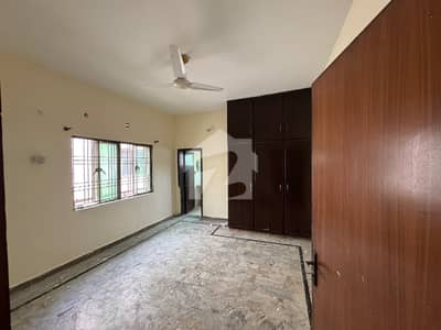 1 Kanal Upper Portion With 5 Bedrooms Near Emporium Mall JoharTown
