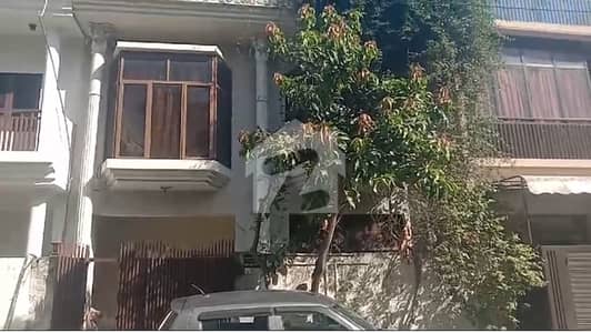 جی ۔ 11/2 جی ۔ 11,اسلام آباد میں 3 کمروں کا 4 مرلہ مکان 3.5 کروڑ میں برائے فروخت۔