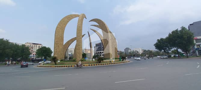 بحریہ ٹاؤن سیکٹر سی بحریہ ٹاؤن,لاہور میں 1 مرلہ Studio دکان 60.0 لاکھ میں برائے فروخت۔ بحریہ ٹاؤن سیکٹر سی بحریہ ٹاؤن,لاہور میں 1 مرلہ Studio دکان 60.0 لاکھ میں برائے فروخت۔