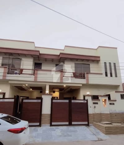 ملت ٹاؤن فیصل آباد میں 4 کمروں کا 5 مرلہ مکان 1.35 کروڑ میں برائے فروخت۔