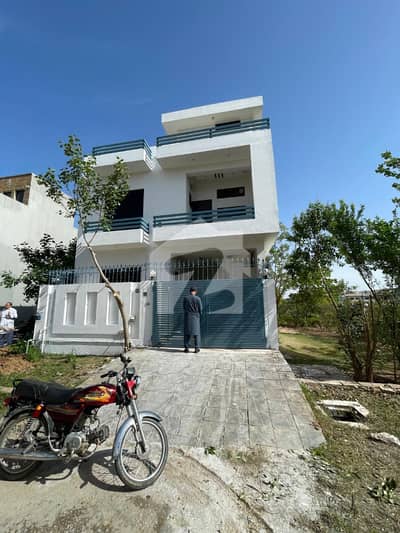 D-12 Islamabad 4Marla House For Rent 3bed with washroom Open Drawing Dining Tvl Kichen Servant Room gas electric parking extra land
