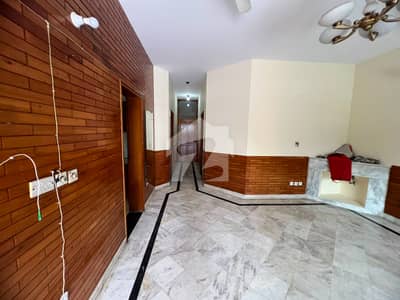 ایف ۔ 11/2 ایف ۔ 11,اسلام آباد میں 3 کمروں کا 1 کنال بالائی پورشن 2.0 لاکھ میں کرایہ پر دستیاب ہے۔