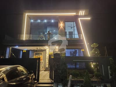 10 Marla Luxury House Available For Sale In Bahria Town Lahore.