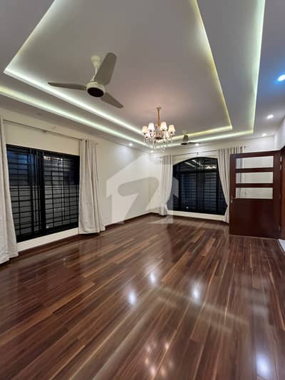 C-12 Dera Dari Restaurant Near to D-12 Markaz Islamabad 1Kanal Ground Portion For Rent 3bed with washroom Drawing Dining Tvl Kichen Store room Parking NO Gas Electric Metr Sept