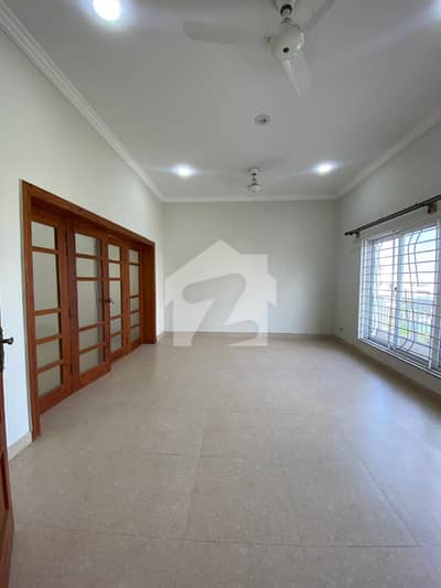 D-12 Islamabad 14Marla Upper Portion For Rent 3bed with washroom Drawing Dining Tvl Kichen Servant Room with washroom tearus Parking Gas Electric Metr Sept