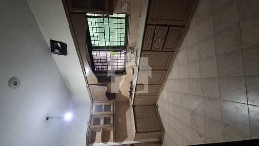 10 marla lower portion available for Rent in tariq garden