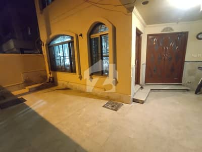 10 Marla Used House For Sale In Takbeer Block Bahria Town Lahore Near Bahria Hospital SUI GASS AVAILABLE 10 Marla Used House For Sale In Takbeer Block Bahria Town Lahore Near Bahria Hospital SUI GASS AVAILABLE