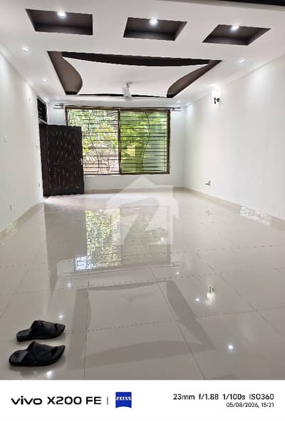 BREAND NEW POSITION 3 BED 3 BATH INDEPENDENT DOOR ELECTRIC AND GASS MATER AVAILABLE WATER BORING CAR PARKING AVAILABLE