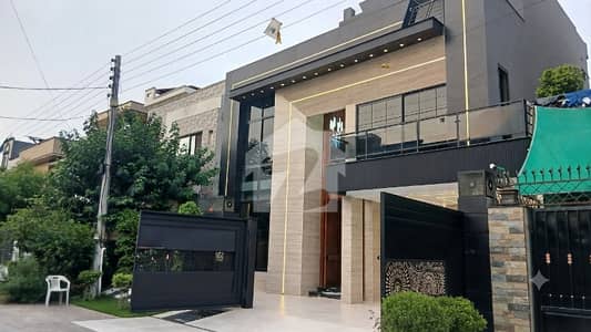 الرحمان گارڈن فیز 2 الرحمان گارڈن,لاہور میں 5 کمروں کا 13 مرلہ مکان 6.3 کروڑ میں برائے فروخت۔ الرحمان گارڈن فیز 2 الرحمان گارڈن,لاہور میں 5 کمروں کا 13 مرلہ مکان 6.3 کروڑ میں برائے فروخت۔