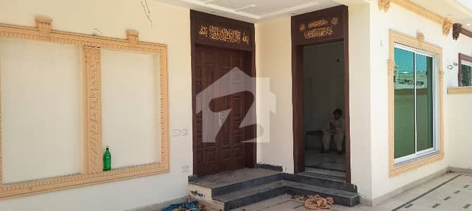 10 Marla modren beautiful house for Rent 10 Marla modren beautiful house for Rent