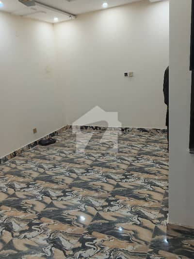 4 marla brend new 4th floor available for rent