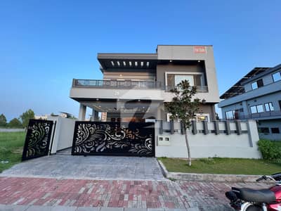بحریہ انکلیو - سیکٹر جے بحریہ انکلیو,بحریہ ٹاؤن,اسلام آباد میں 5 کمروں کا 10 مرلہ مکان 4.9 کروڑ میں برائے فروخت۔