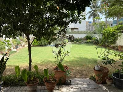 1000 SQ yard villa Available for sale