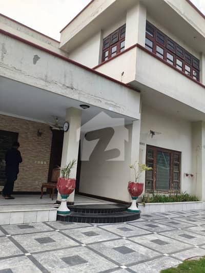 گلبرگ لاہور میں 7 کمروں کا 2 کنال مکان 12.0 لاکھ میں کرایہ پر دستیاب ہے۔
