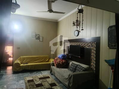 پی جی ای سی ایچ ایس فیز 1 پنجاب گورنمنٹ ایمپلائیز سوسائٹی,لاہور میں 4 کمروں کا 8 مرلہ مکان 2.8 کروڑ میں برائے فروخت۔