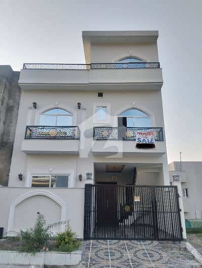فیصل ہلز اسلام آباد میں 5 کمروں کا 5 مرلہ مکان 2.4 کروڑ میں برائے فروخت۔