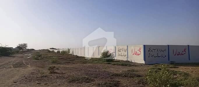 400 SQYRDS RESIDENTIAL PLOTS AVAILABLE IN GOOD LOCATION