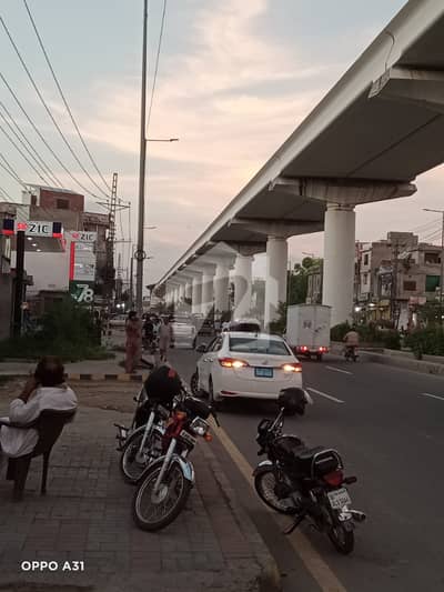 ملتان روڈ لاہور میں 2 کمروں کا 10 مرلہ علاوہ 3.95 کروڑ میں برائے فروخت۔
