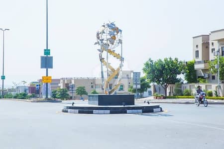 Prime And Luxuroius Location Plot Near To Central Park, Front Open Park Area