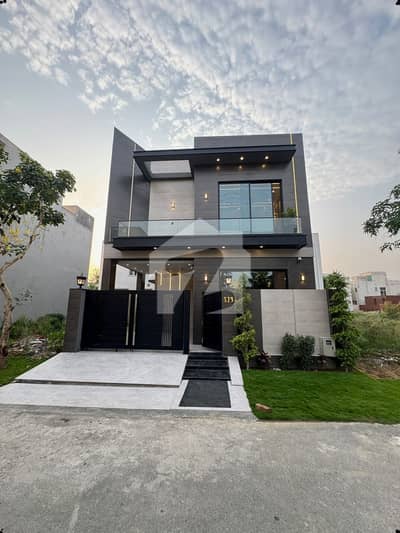 OUTSTANDING 5 MARLA HOUSE FOR SALE IN DHA 9 TOWN BLOCK C FEATURING 3 SPACIOUS BEDROOMS OUTSTANDING 5 MARLA HOUSE FOR SALE IN DHA 9 TOWN BLOCK C FEATURING 3 SPACIOUS BEDROOMS