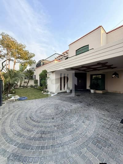 1 Kanal Owner Built Double Unit Renoveted Bungalow Peaceful Location