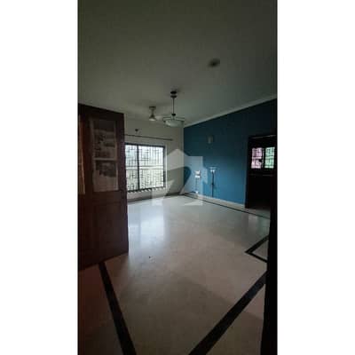 10 Marla Lower Portion Available For Rent In Tariq Garden
